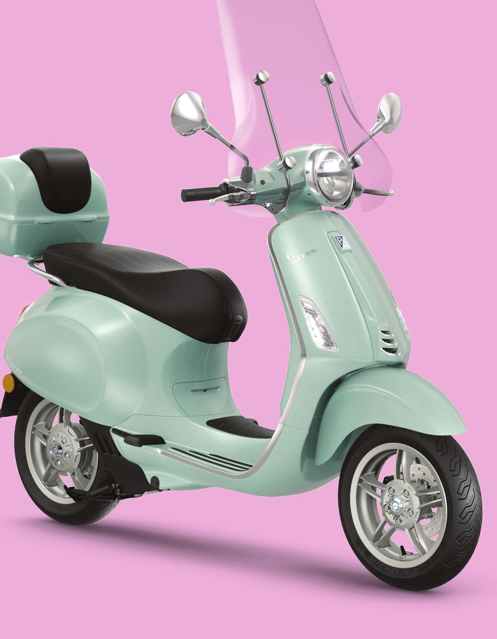 Vespa Primavera gắn kính chắn gió và thùng sau