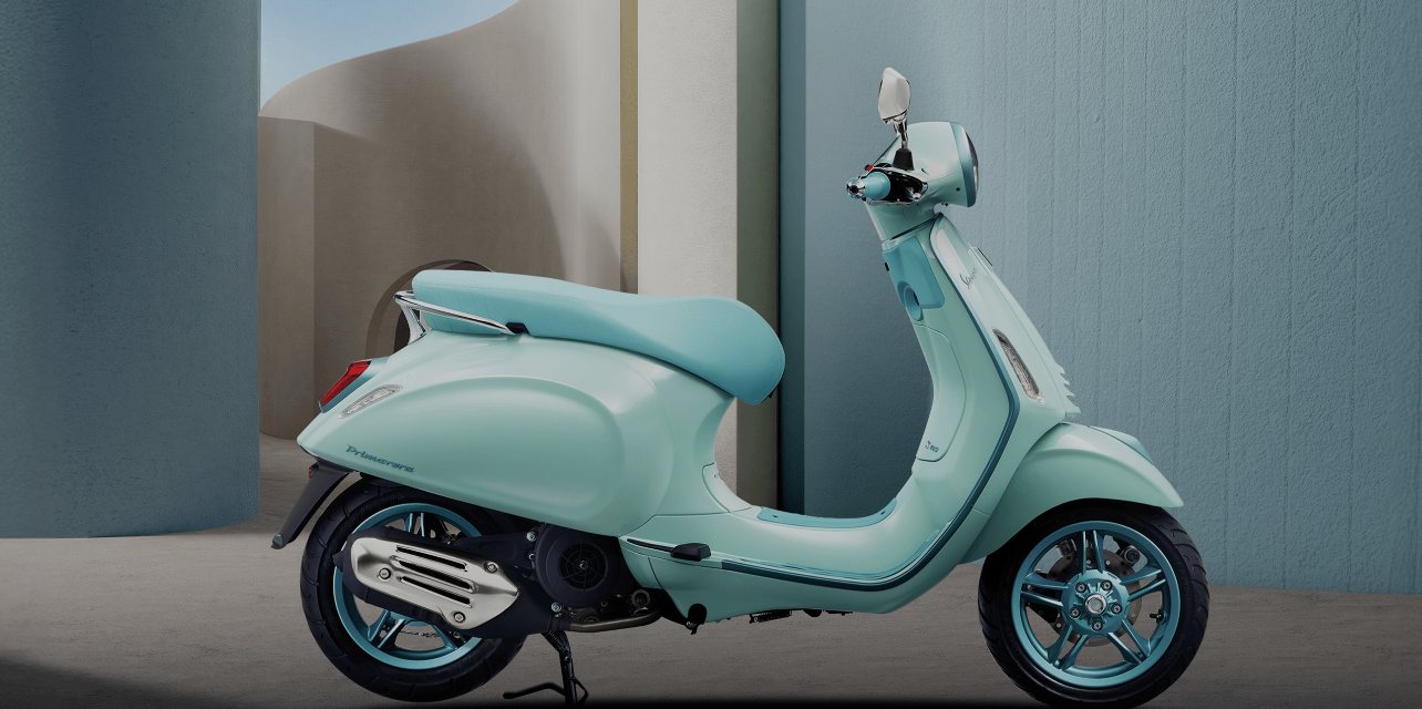 Vespa Primavera mới 2026 màu Xanh Amabile