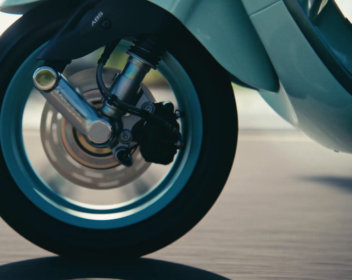 Bánh trước Vespa Primavera với đĩa phanh ABS