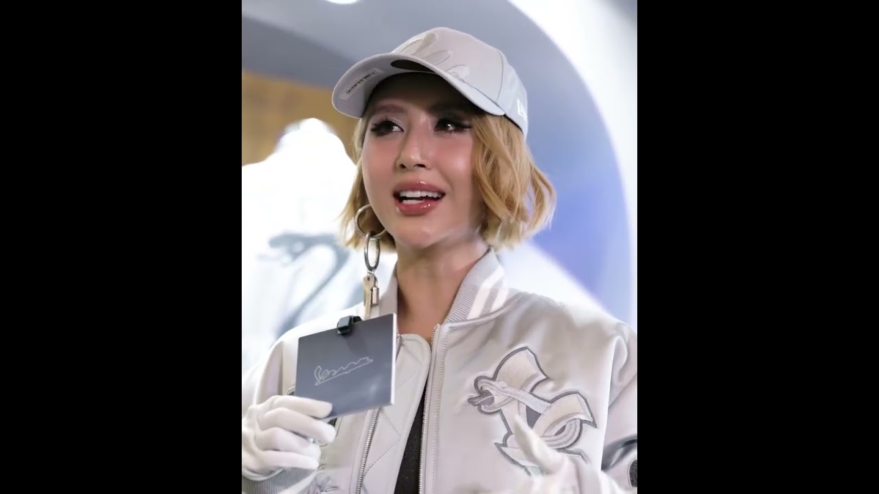 PXC I Nàng Tắc Kè Hoa Của Làng Mốt Việt - Quỳnh Anh Shyn Biến Hóa Cùng BST VespaSnakeCapsule