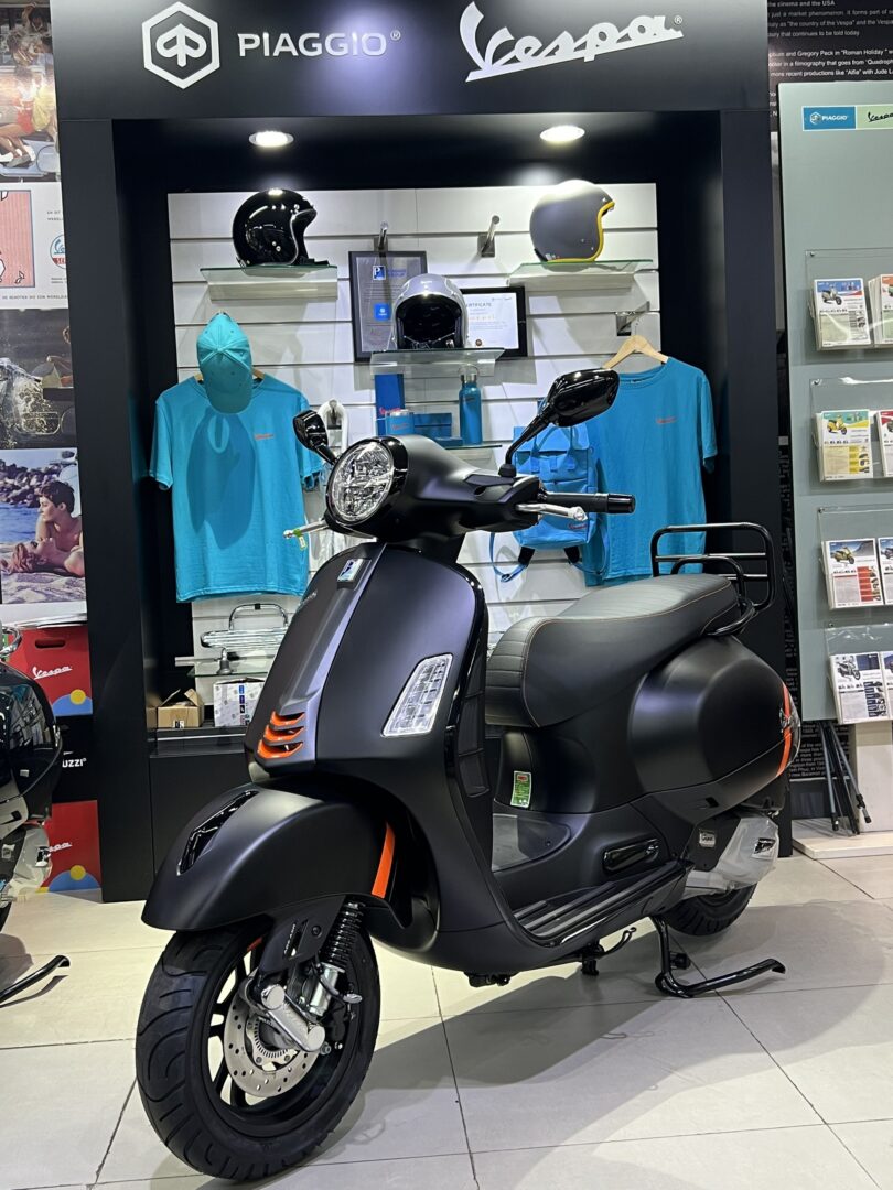 Vespa GTS Super Sport 150 - Nero Seducente