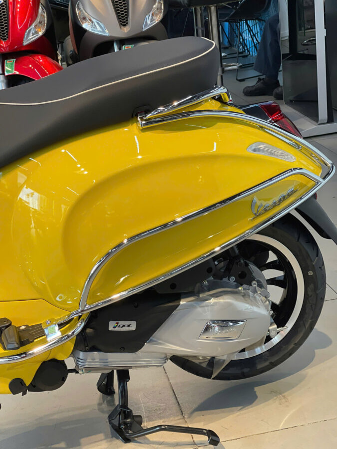 vespa sprint 125 vang bong xuan cau 16