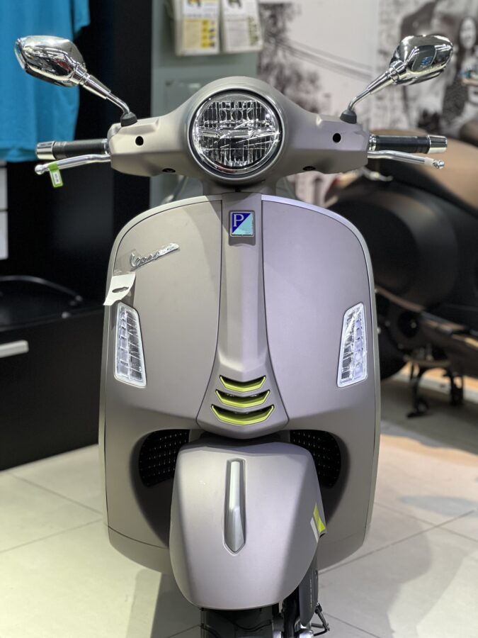 Yếm trước xe Vespa GTS Super Tech 300