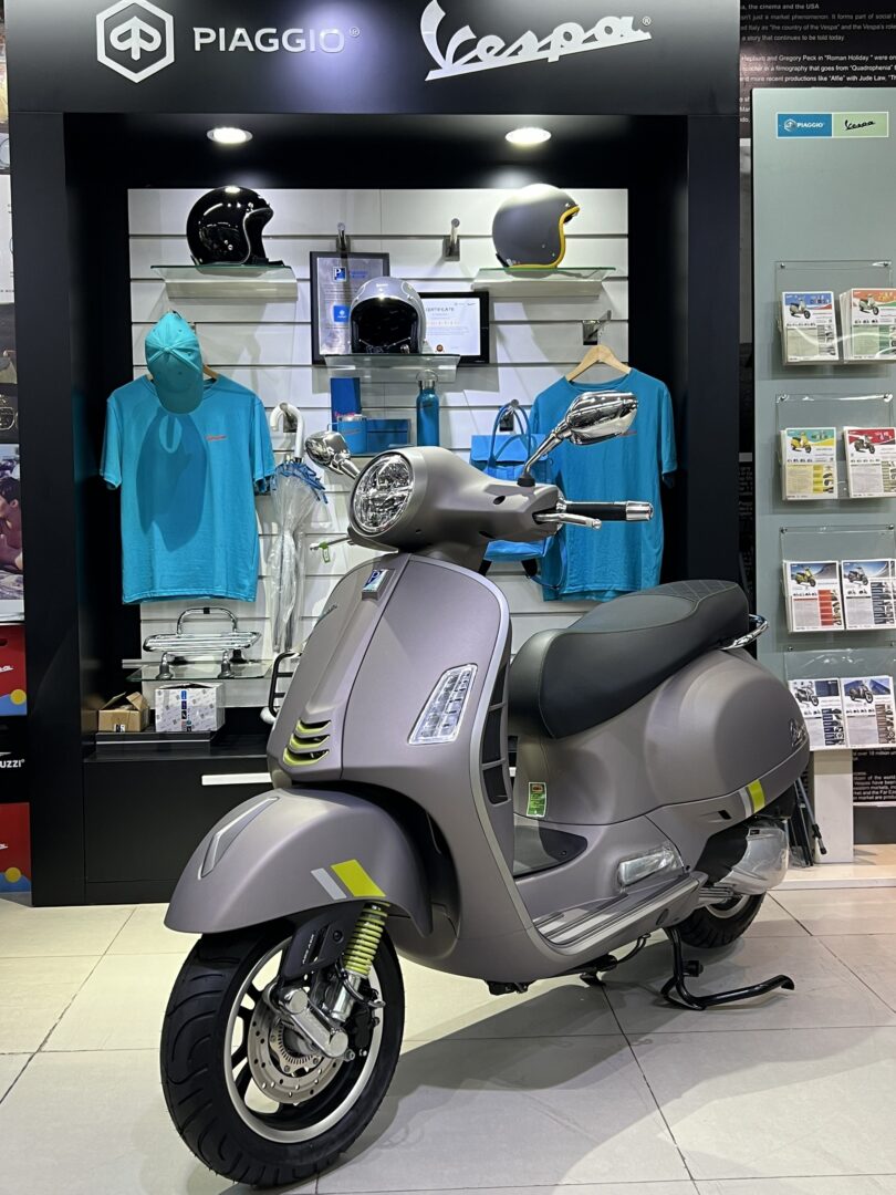 Vespa GTS Super Tech 300 Grey Quarzo