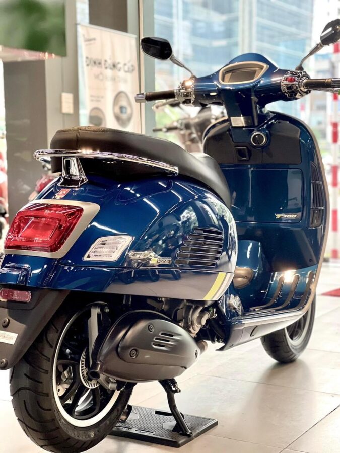 Thân xe bo tròn trên vespa gts super tech 300