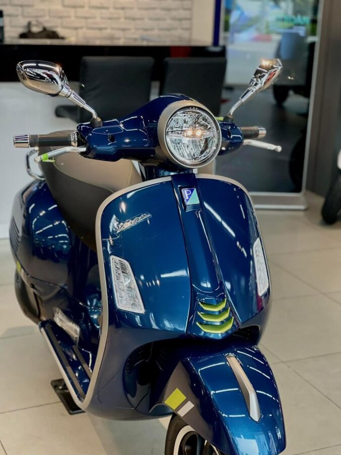 Vespa GTS Super Tech 300 Blue Deep