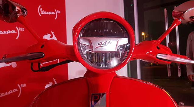 Vespa 946 Red piaggio xuan cau 2