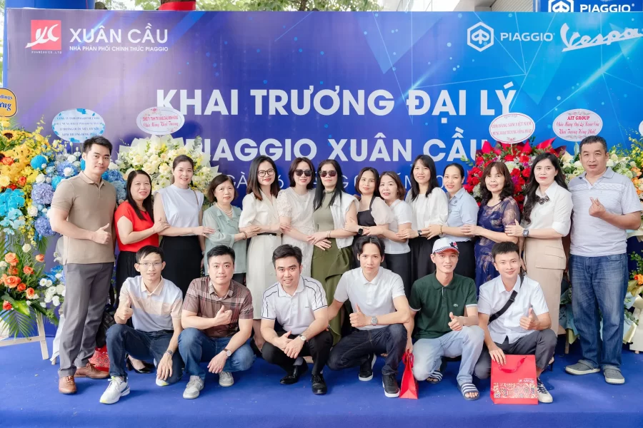 khai truong showroom piaggio xuan cau 14 hoang quoc viet 23