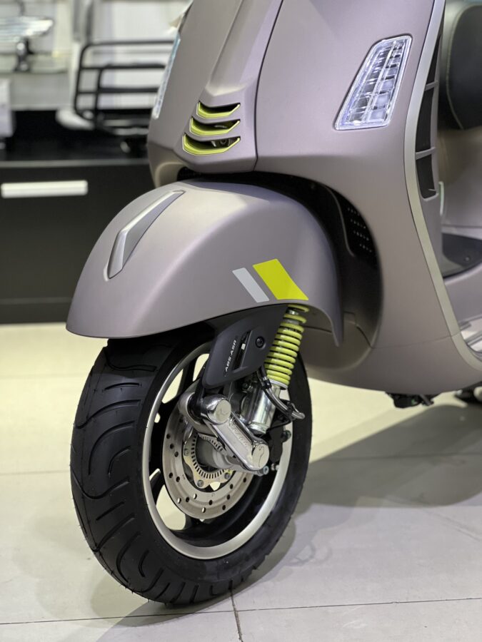 Vespa GTS Super Tech 300 HPE - Hệ thống phanh ABS