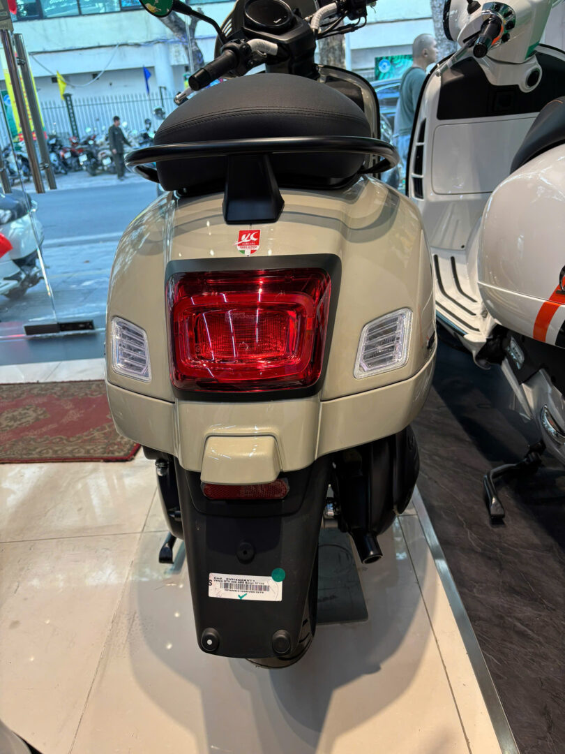 den hau vespa gtv 300 xuan cau