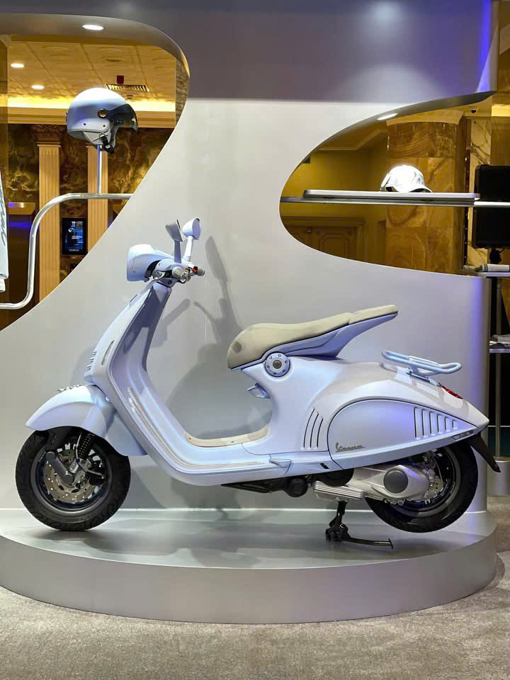 Vespa 946 Snake – “Con rắn” độc đáo trong thế giới xe máy