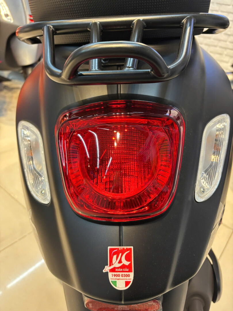 vespa sprint carbon xuan cau 25