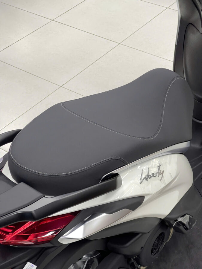 So sánh Yamaha Grande và Liberty 2025 9 liberty std trang yen