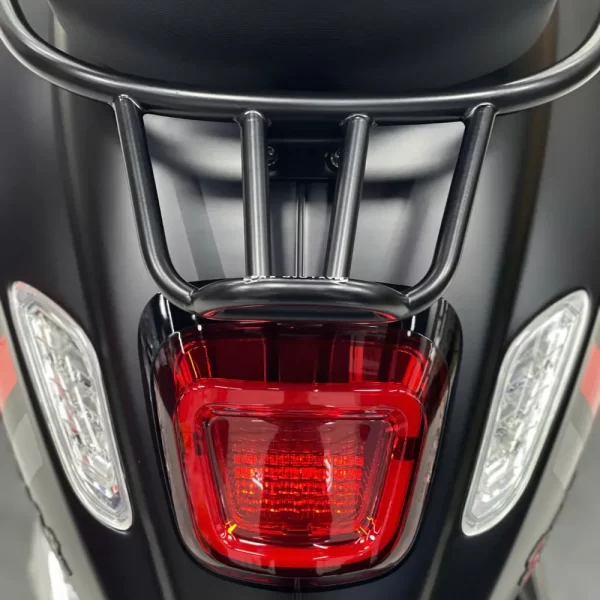 tay xach vespa sprint 2025