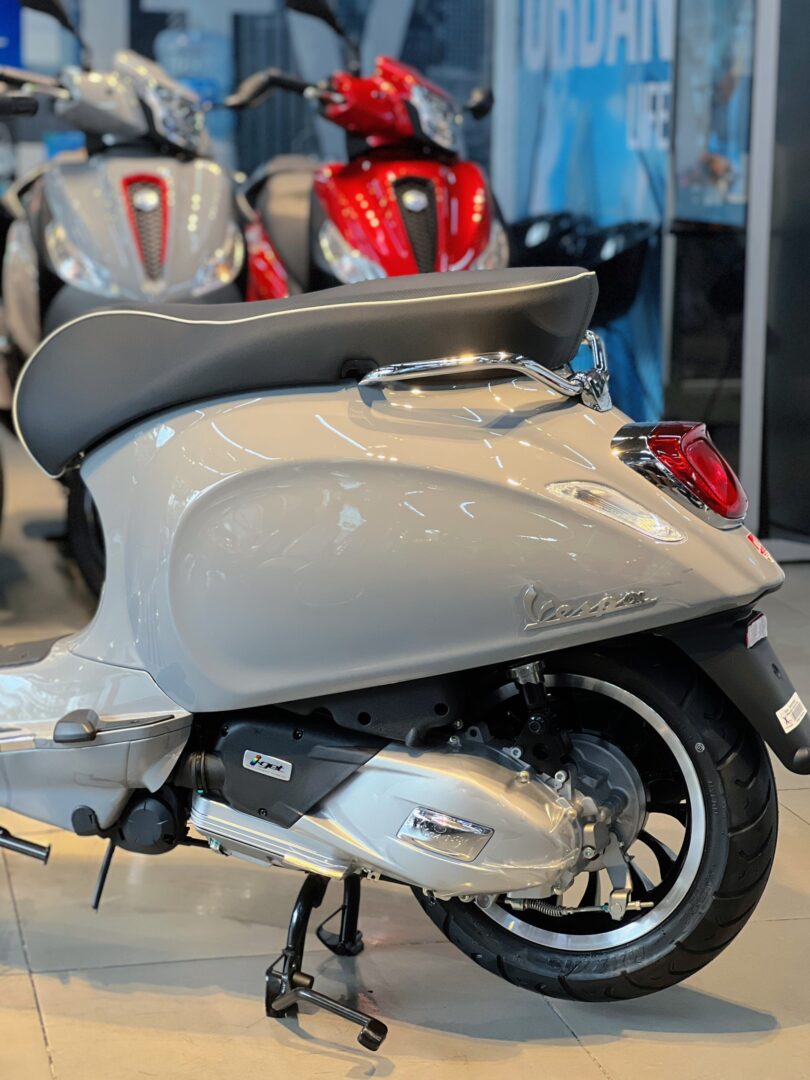 vespa sprint 125 xam bong xuan cau 5