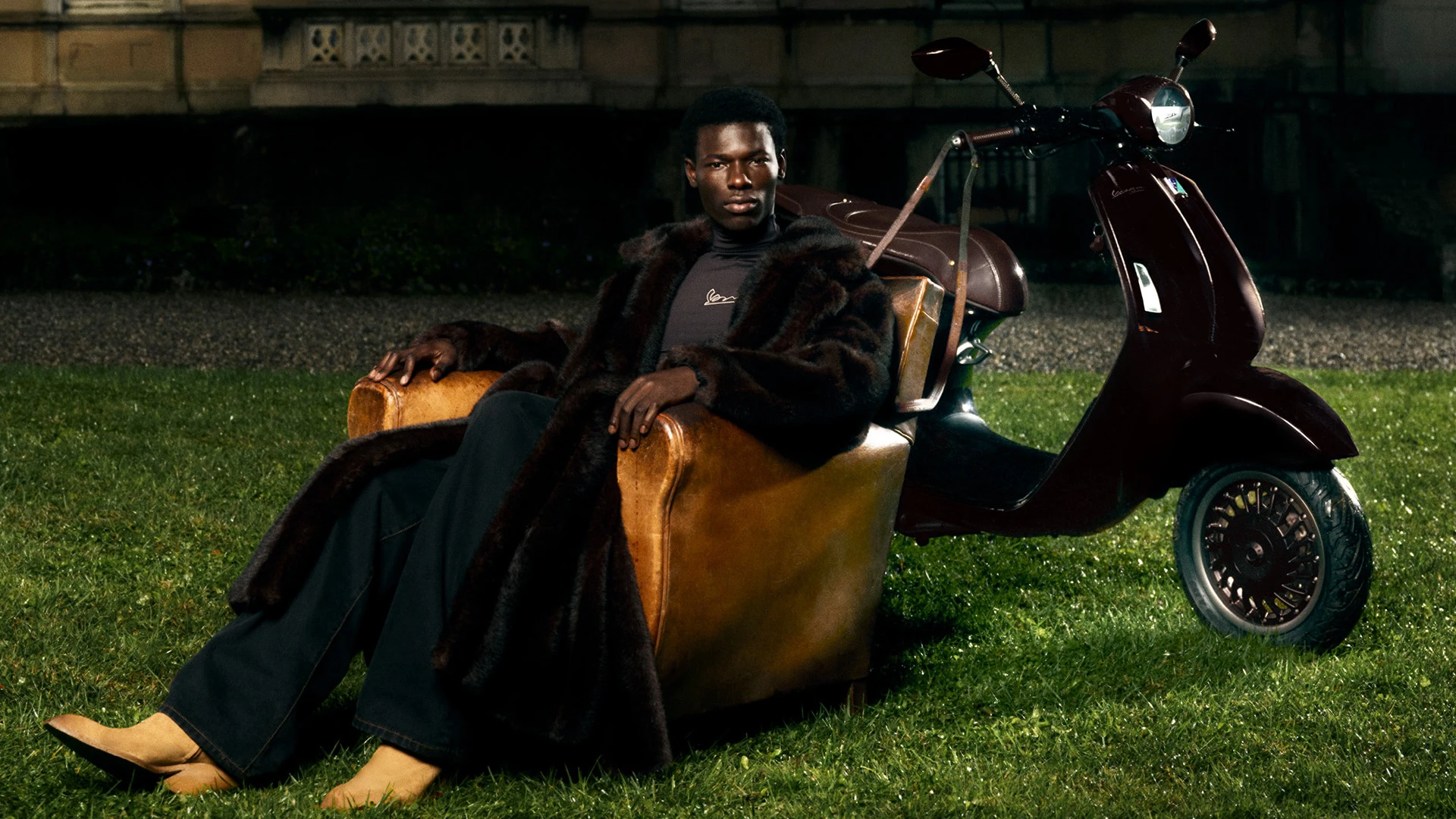 Vespa 946 Horse 2026 – Vẻ đẹp trên từng hành trình với hệ phụ kiện đồng bộ