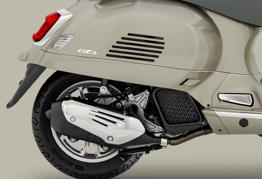 Vespa GTS 125 2 Vespa-GTS-125-PiaggioXuanCau (3)